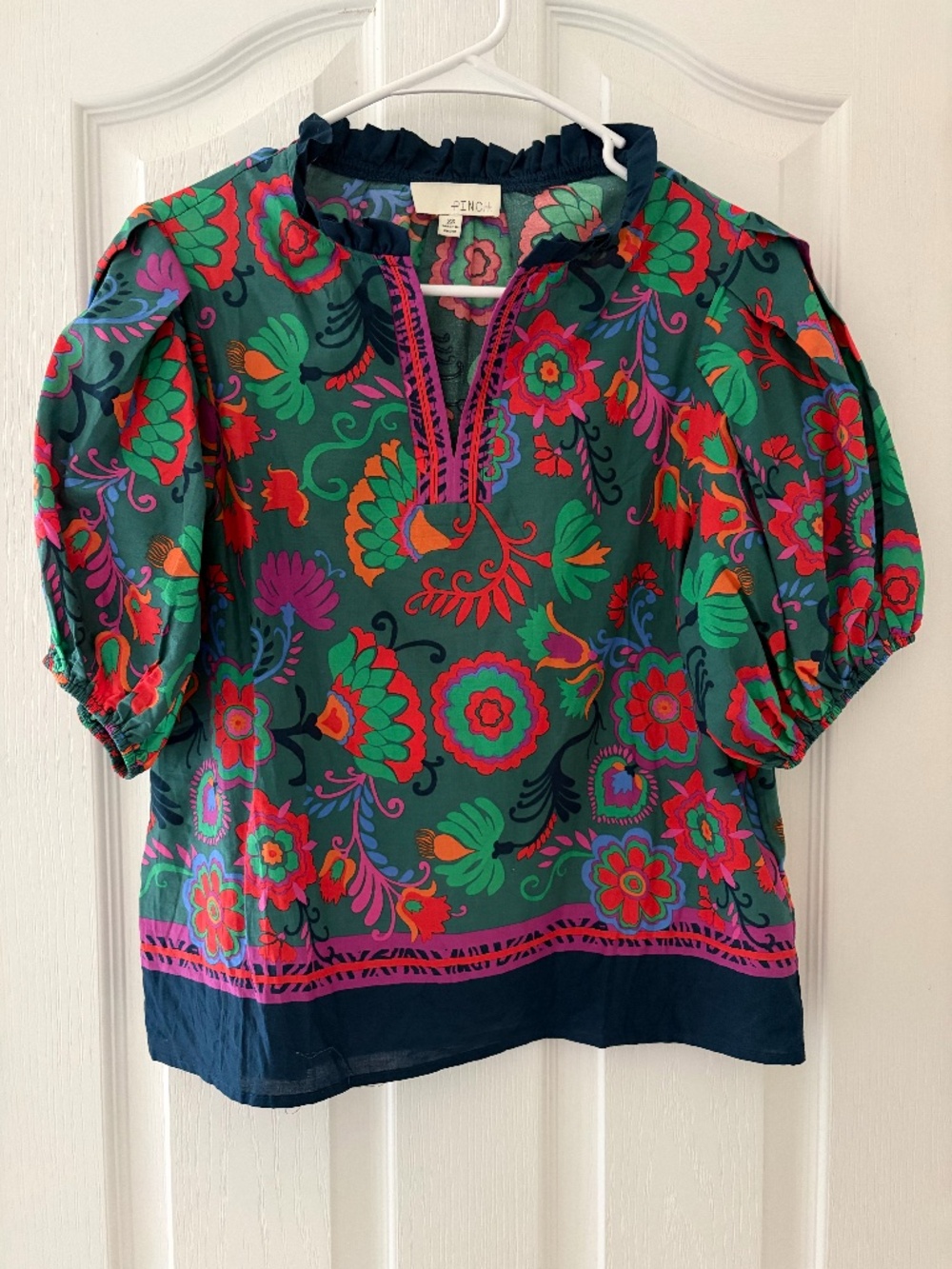 Pinch Pleated Puff Sleeve Green Patterned Blouse w/ V-Neck and Ruffle Collar XS